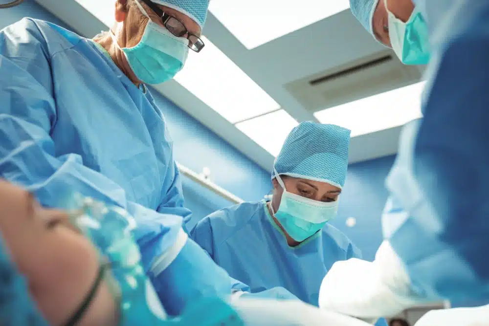 a thoracic surgery team performing operation operation theater