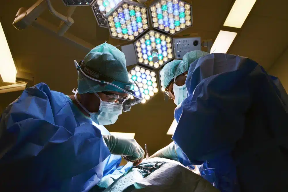 what is a thoracic surgeon
