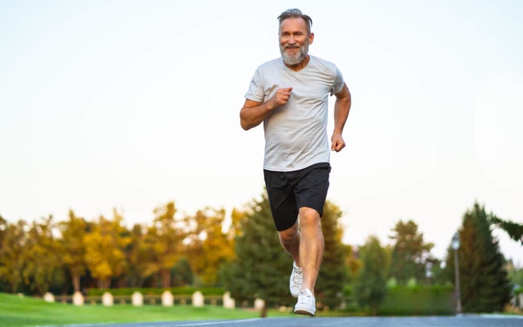 Rib Fracture Healing Time: Can Fractured Ribs Heal on Their Own? 3 Elderly patient exercising