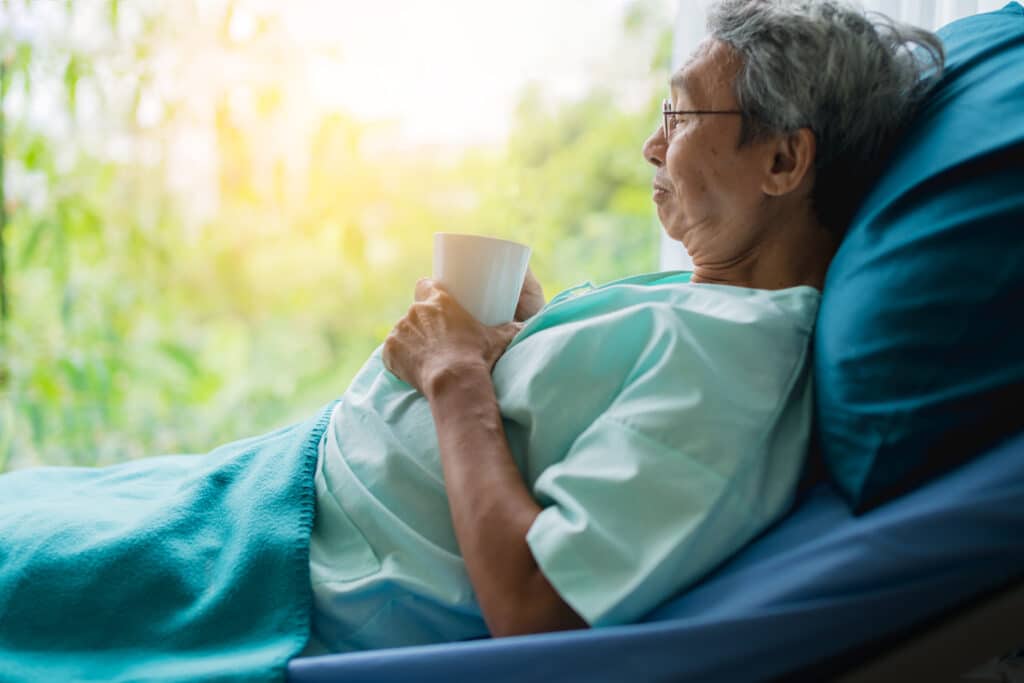When Does a Collapsed Lung Need Surgery (and When Does It Not)? 3 Elderly patient resting at home