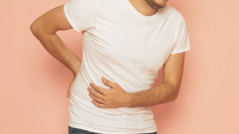 Pain Under the Right Rib Cage: Causes, Warning Signs and Treatment Options