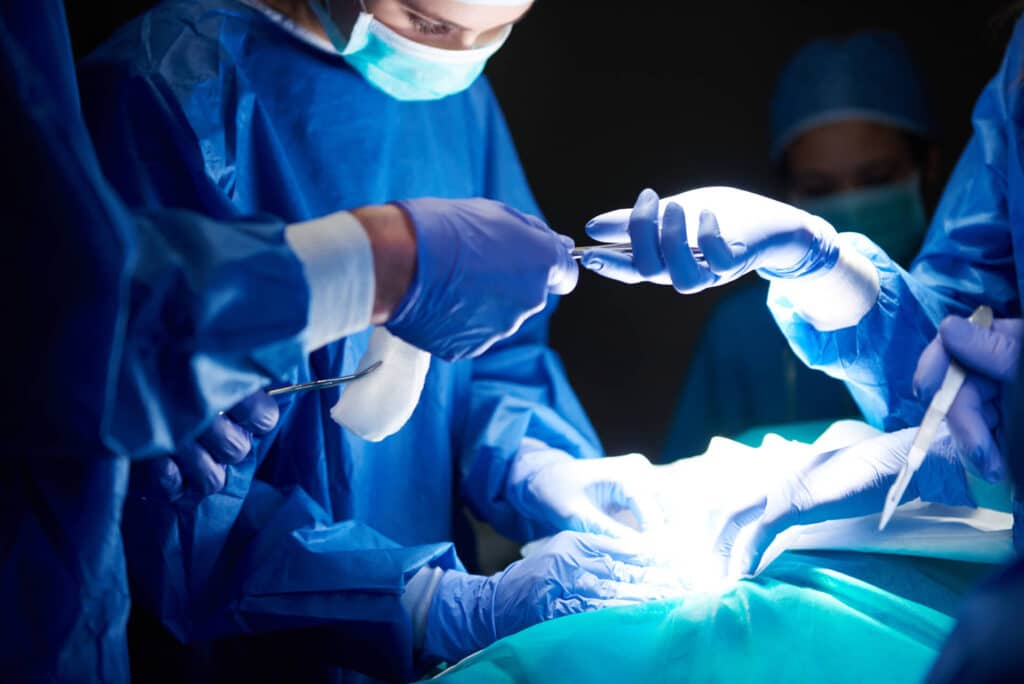 Lung Cancer and Pneumonia: What to Do When They Occur Together 3 When Is Thoracic Surgery Considered in the Context of Pneumonia?